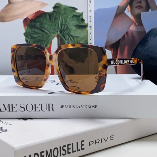 EWGUCCI0019-01 Gucci GG0567 Oversized Vintage Sunglasses