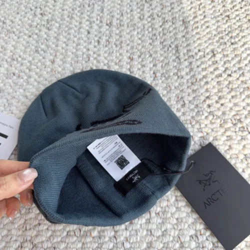 Arc'teryx Skeleton-Motif Jacquard Knitted Beanie with a Fold-Over Cuff - Ref. HTARCTERYX0002