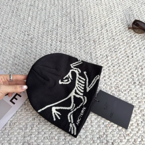 Arc'teryx Skeleton-Motif Jacquard Knitted Beanie with a Fold-Over Cuff - Ref. HTARCTERYX0004