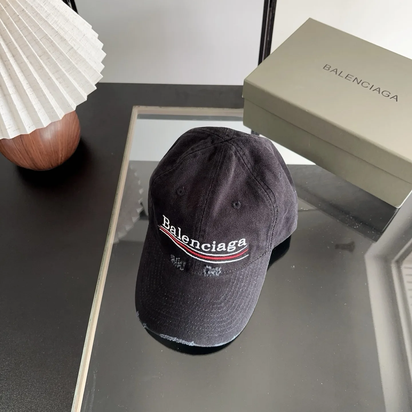 HTBALENCIAGA0004-01 Balenciaga Unisex Baseball Cap with Embroidered Lettering - Ref. HTBALENCIAGA0004