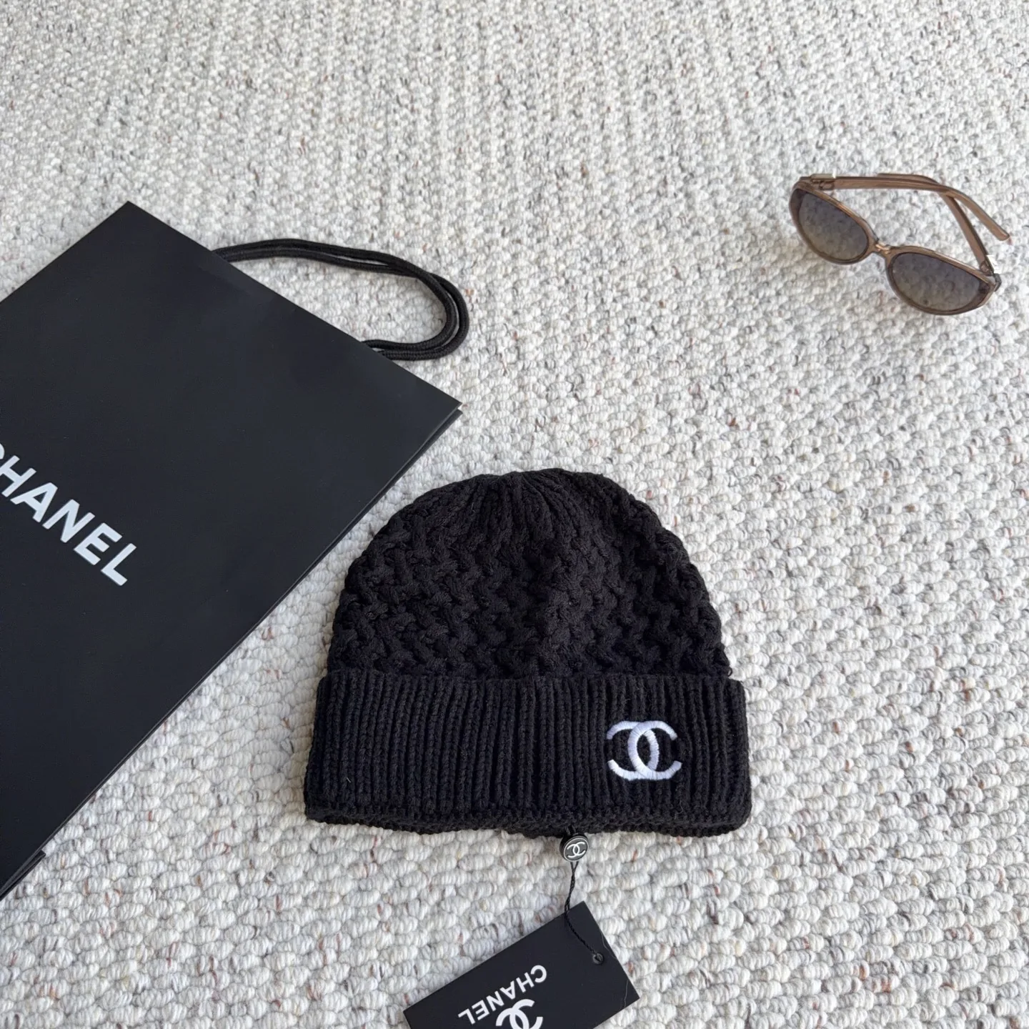 Chanel Chunky-Knit Winter Beanie with Embroidered CC Logo - Ref. HTCHANEL0001