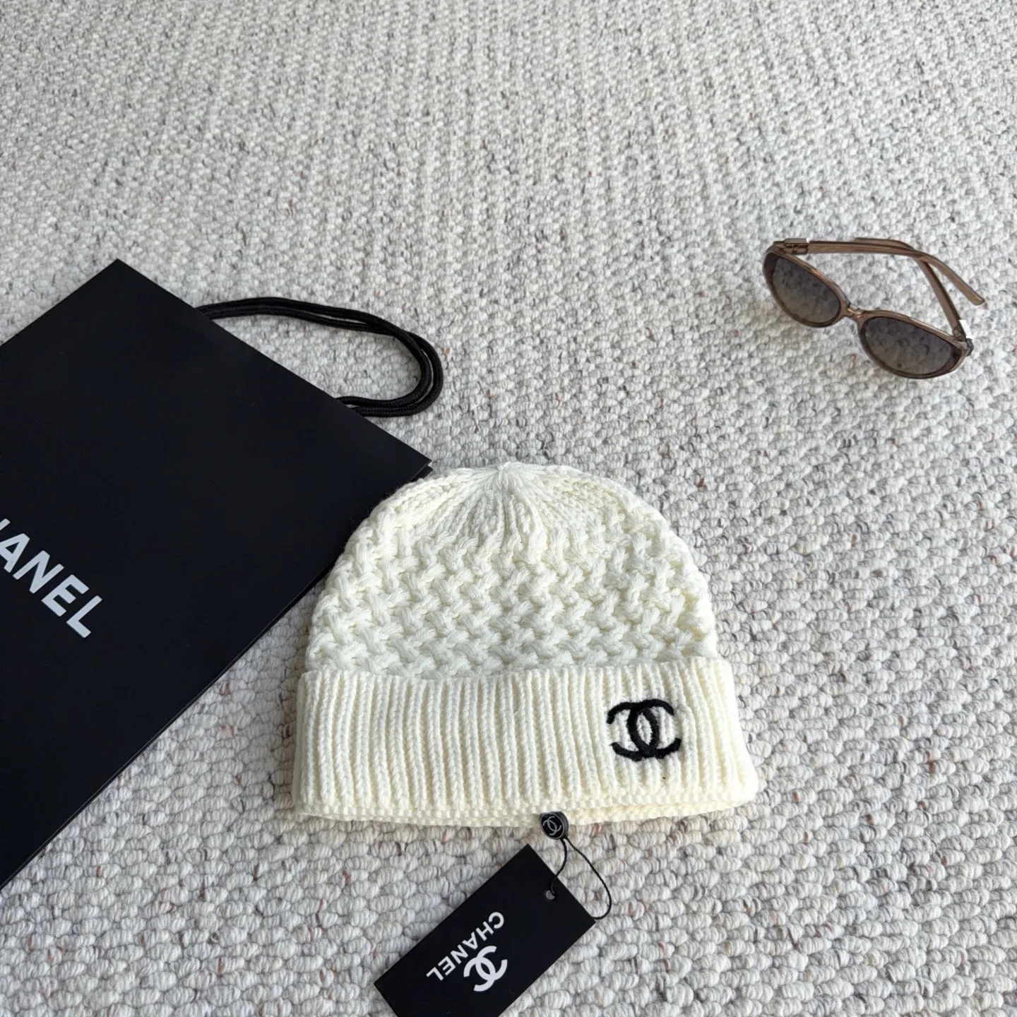 Chanel Chunky-Knit Winter Beanie with Embroidered CC Logo - Ref. HTCHANEL0002