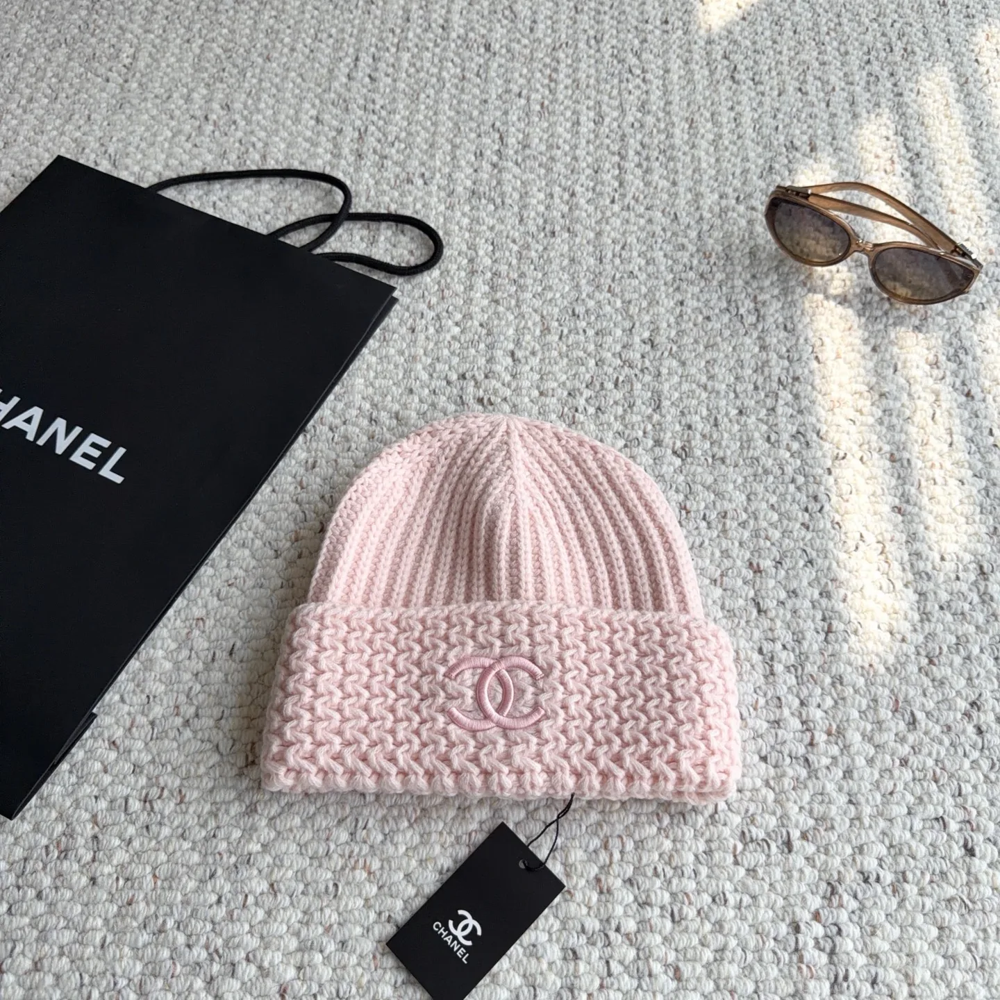Chanel Chunky-Knit Cuffed Beanie with Tonal CC Embroidery - Ref. HTCHANEL0004