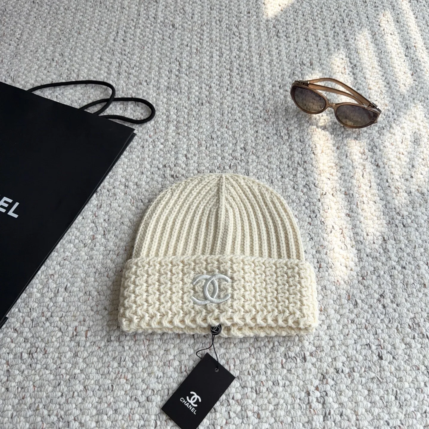 Chanel Chunky-Knit Cuffed Beanie with Tonal CC Embroidery - Ref. HTCHANEL0005
