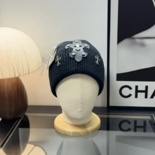 Chrome Hearts Cross-Motif Knitted Beanie for Autumn and Winter