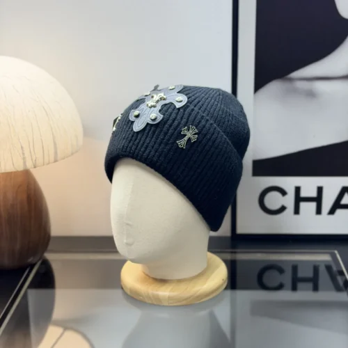 Chrome Hearts Cross-Motif Knitted Beanie for Autumn and Winter