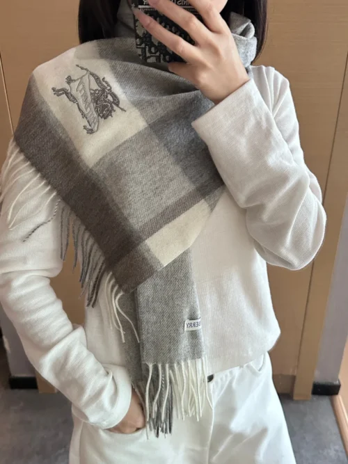 Burberry Men's Soft-Touch Scarf for Autumn and Winter - Ref. SCBURBERRY0010
