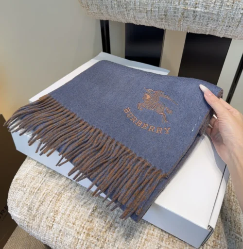 Burberry Men's Heavyweight Gradient Scarf with a Soft Finish - Ref. SCBURBERRY0014