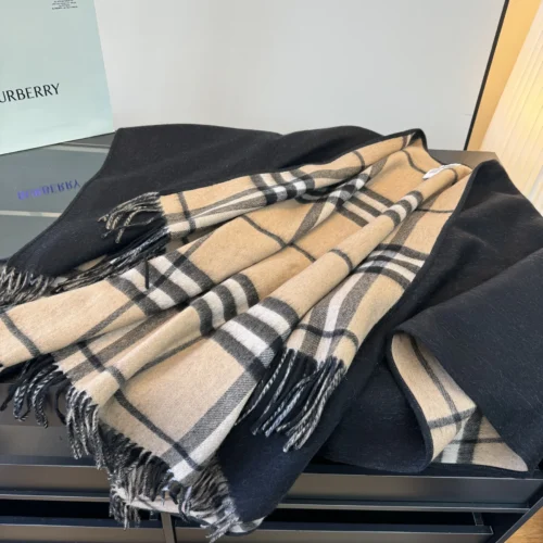 Burberry Reversible Wool Jacquard Cape with TB Check Motifs and Leather Trim - Ref. SCBURBERRY0022