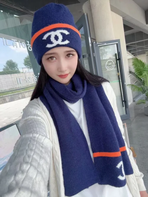 Chanel Soft-Touch Two-Piece Hat and Scarf Set for Winter - Ref. SCCHANEL0003