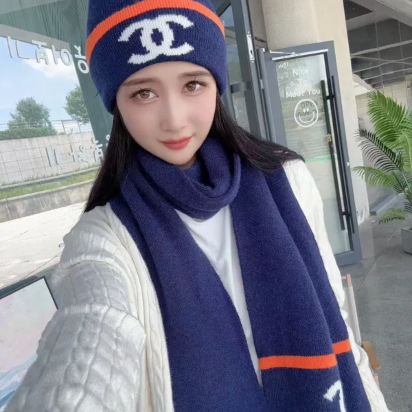 Chanel Soft-Touch Two-Piece Hat and Scarf Set for Winter - Ref. SCCHANEL0003