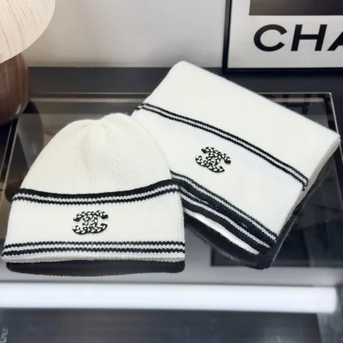 Chanel Soft-Touch Two-Piece Hat and Scarf Set for Winter - Ref. SCCHANEL0008
