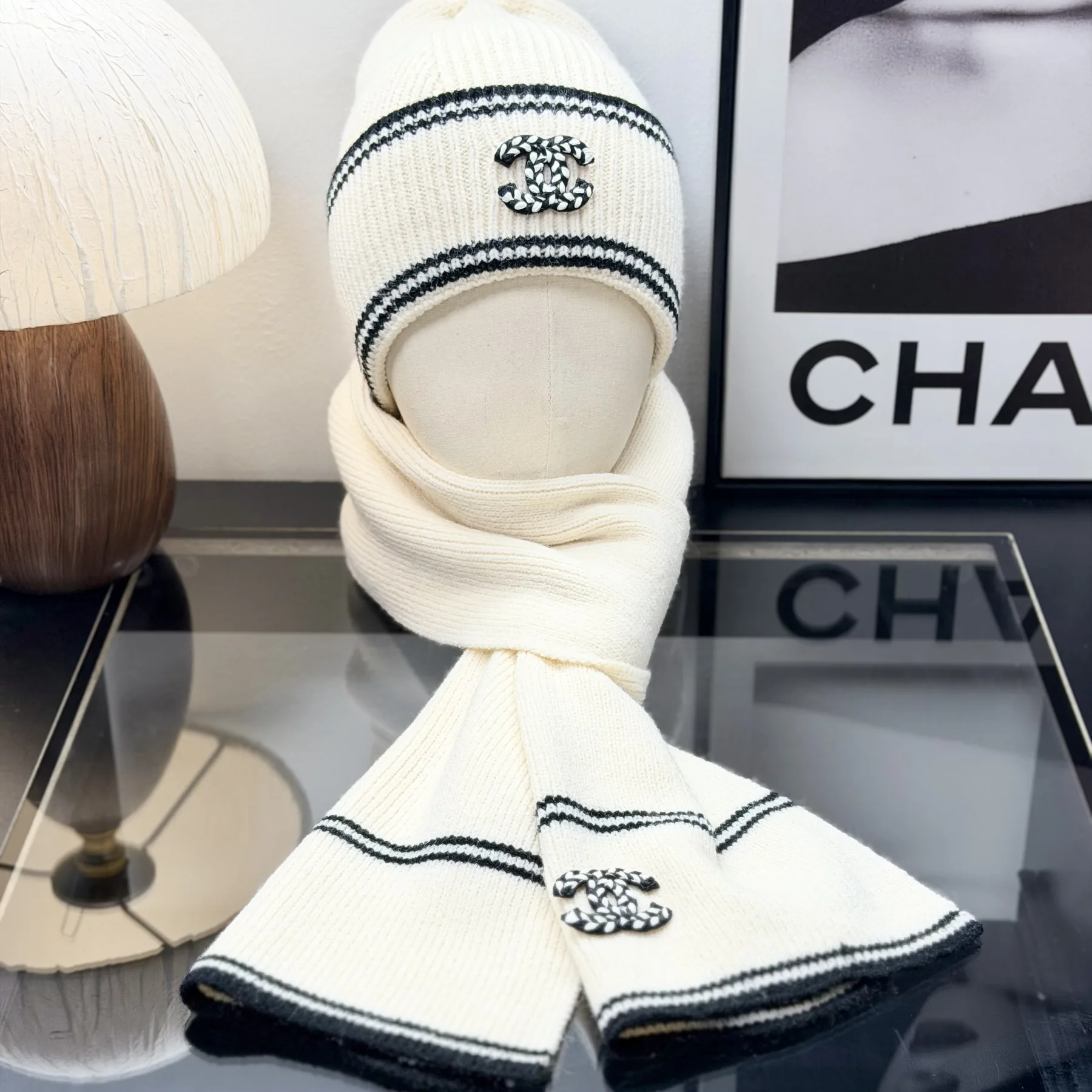 Chanel Soft-Touch Two-Piece Hat and Scarf Set for Winter - Ref. SCCHANEL0009