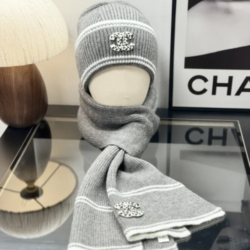 Chanel Soft-Touch Two-Piece Hat and Scarf Set for Winter - Ref. SCCHANEL0010