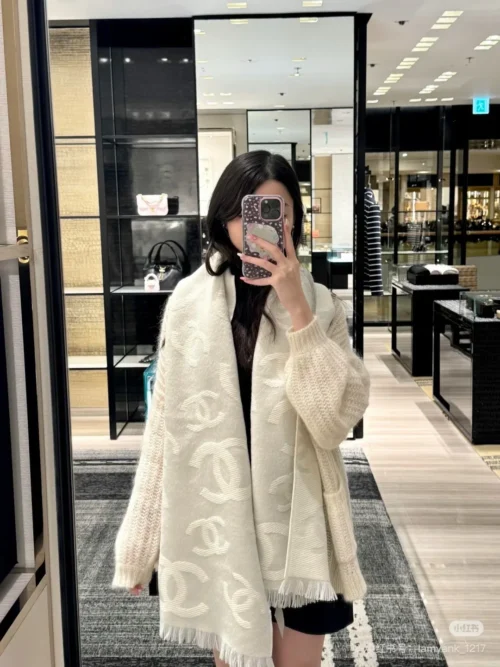 Chanel 26C Smoky Gray and White Wool-Blend CC Jacquard Scarf - 184 x 38 cm - Ref. SCCHANEL0025
