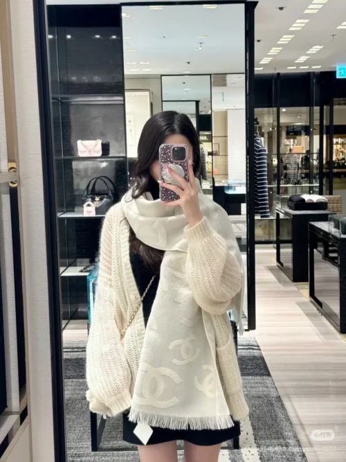Chanel 26C Smoky Gray and White Wool-Blend CC Jacquard Scarf - 184 x 38 cm - Ref. SCCHANEL0025