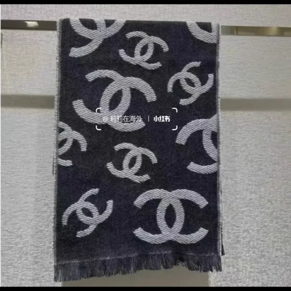 Chanel 26C Smoky Gray and White Wool-Blend CC Jacquard Scarf - 184 x 38 cm - Ref. SCCHANEL0026