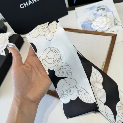 Chanel Twilly-Style Narrow Scarf for Versatile Accessory Styling - Ref. SCCHANEL0035