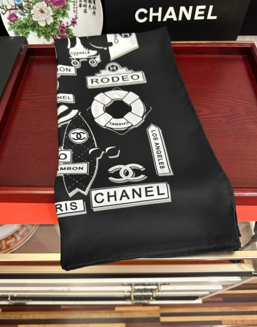 Chanel Scarf with a Combination of Graphic CC Logo Motifs - Ref. SCCHANEL0051