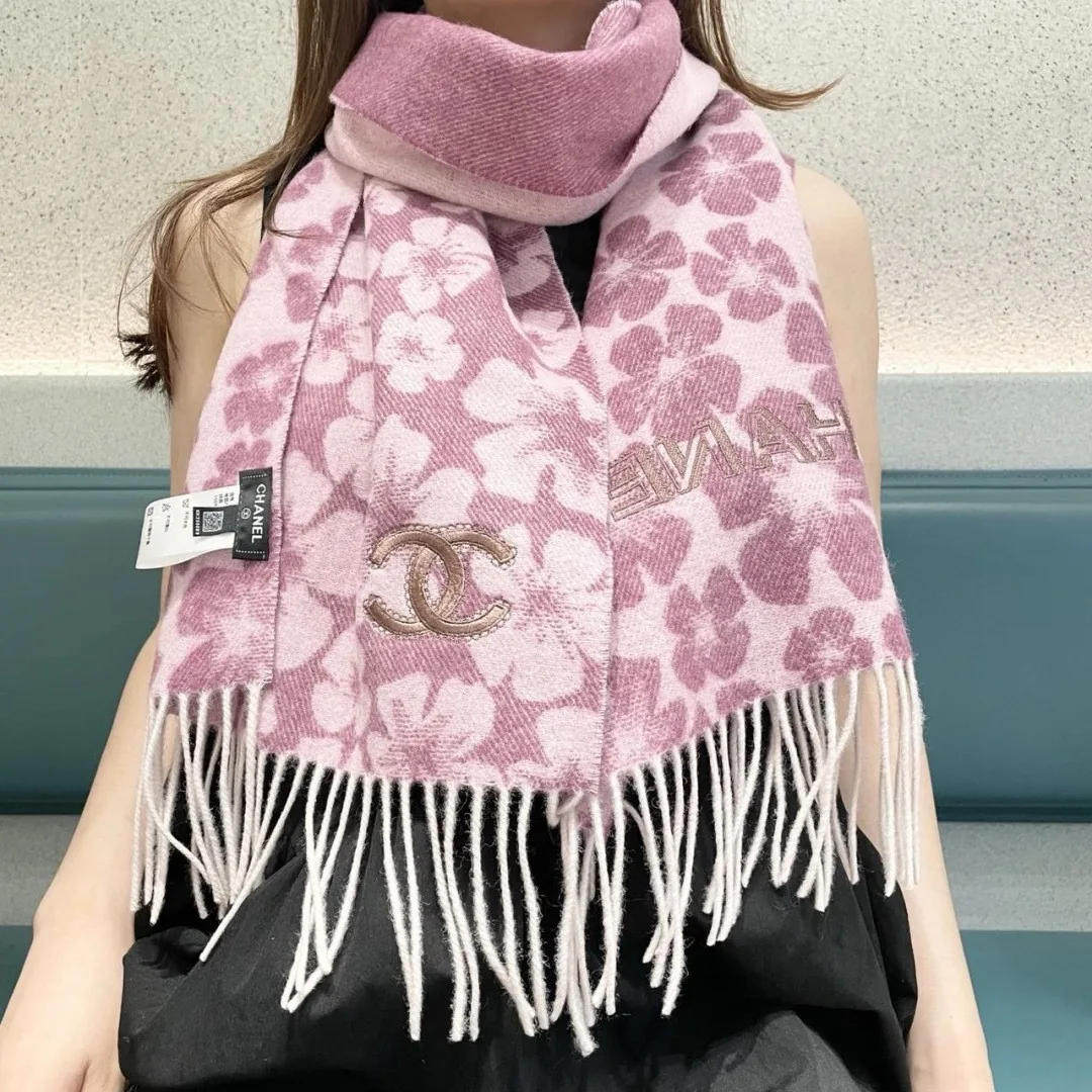 Chanel 100% Cashmere Scarf in Black and Cream Tones - 35 x 180 - Ref. SCCHANEL0052
