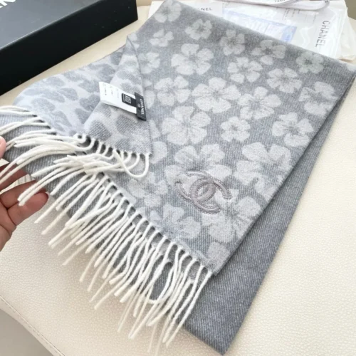 Chanel 100% Cashmere Scarf in Black and Cream Tones - 35 x 180 - Ref. SCCHANEL0053