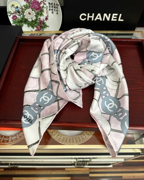 Chanel Scarf with Camellia Flowers and Interlocking CC Motifs - Ref. SCCHANEL0055