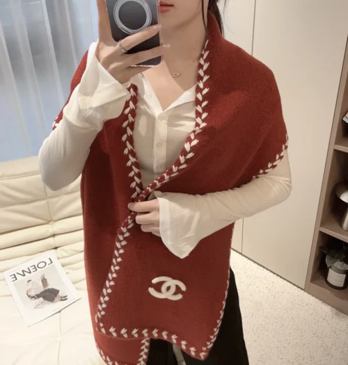 Chanel Solid-Color Knitted Scarf with a Soft-Touch Finish - Ref. SCCHANEL0061