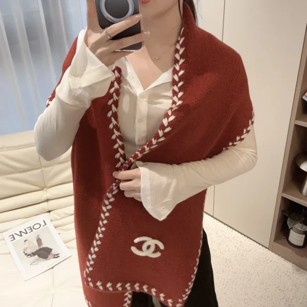 Chanel Solid-Color Knitted Scarf with a Soft-Touch Finish - Ref. SCCHANEL0061