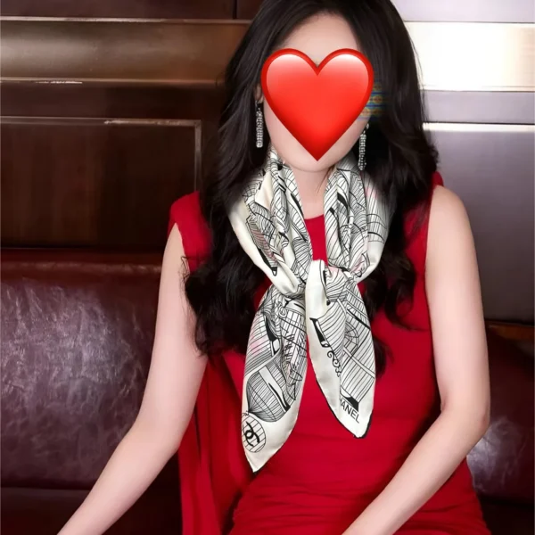 Chanel Scarf with a Combination of Graphic CC Logo Motifs - Ref. SCCHANEL0067