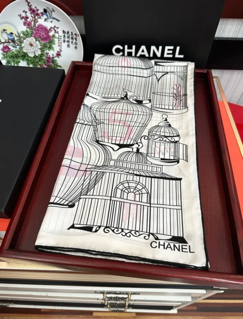 Chanel Scarf with a Combination of Graphic CC Logo Motifs - Ref. SCCHANEL0067