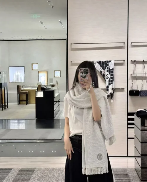 Chanel Wool Scarf with a Soft, Stretch-Textured Weave - Ref. SCCHANEL0077