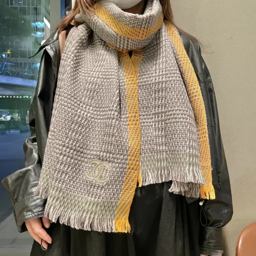 Chanel Wool Scarf with a Soft, Stretch-Textured Weave - Ref. SCCHANEL0079