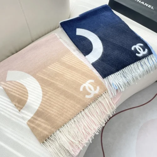 Chanel Cashmere Scarf with a Soft-Touch Finish - Ref. SCCHANEL0081