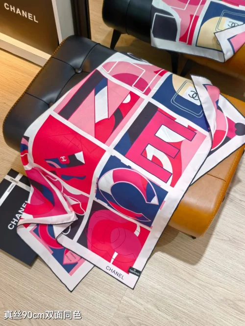 Chanel Reversible 18-Momme Silk Twill Square Scarf - 90 x 90 cm - SCC2517 - Ref. SCCHANEL0091