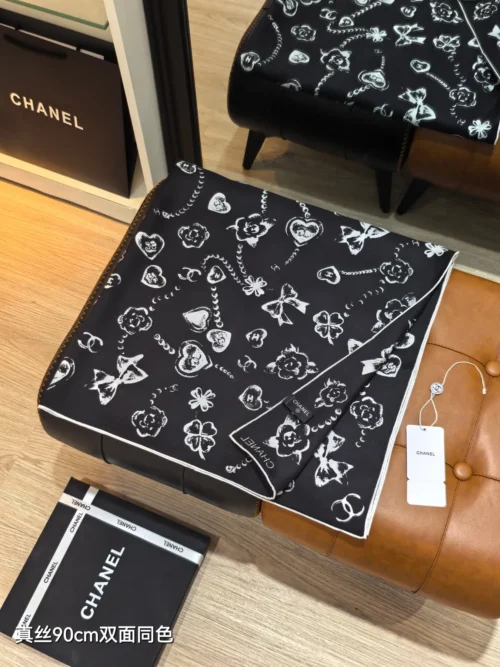 Chanel Reversible 18-Momme Silk Twill Square Scarf - 90 x 90 cm - SCC2575 - Ref. SCCHANEL0101
