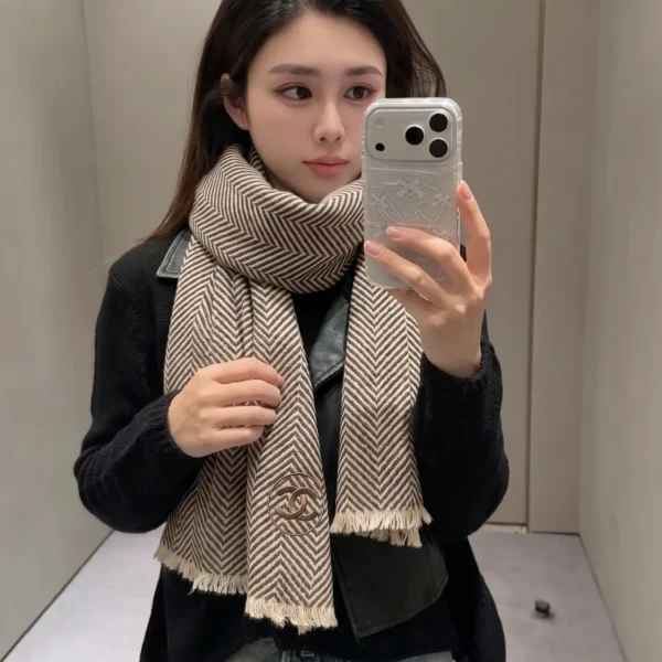 Chanel Herringbone-Pattern Scarf for Layered Styling - Ref. SCCHANEL0117