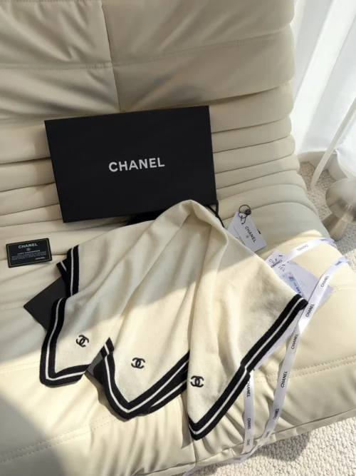 Chanel Scarf for Versatile Everyday Styling - Ref. SCCHANEL0127