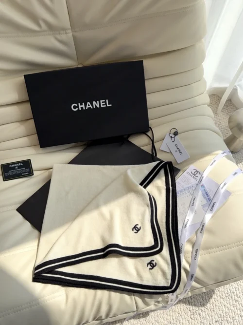 Chanel Scarf for Versatile Everyday Styling - Ref. SCCHANEL0127
