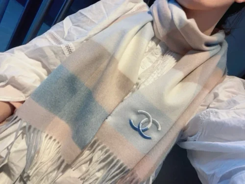Chanel 100% Cashmere Small Scarf with a Ripple-Textured Finish - Ref. SCCHANEL0192