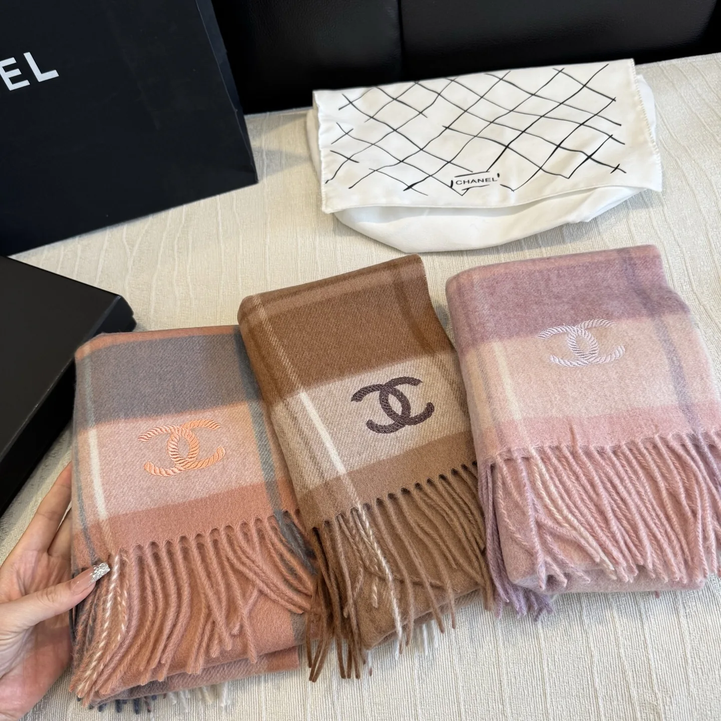Chanel 100% Cashmere Small Scarf with a Ripple-Textured Finish - Ref. SCCHANEL0207