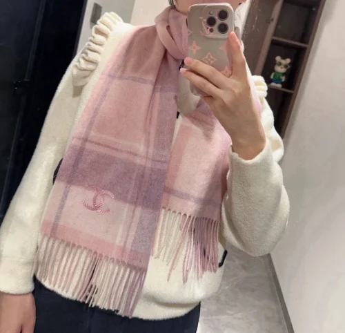 Chanel 100% Cashmere Small Scarf with a Ripple-Textured Finish - Ref. SCCHANEL0209