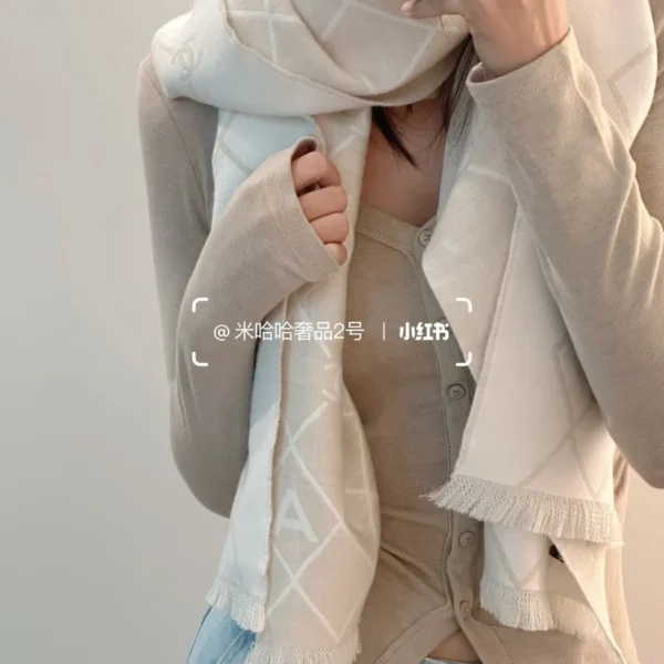 SCCHANEL0213-01 Chanel Diamond-Pattern Scarf and Shawl - Ref. SCCHANEL0213