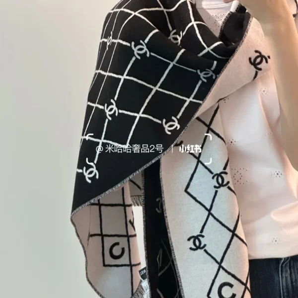 SCCHANEL0214-01 Chanel Diamond-Pattern Scarf and Shawl - Ref. SCCHANEL0214
