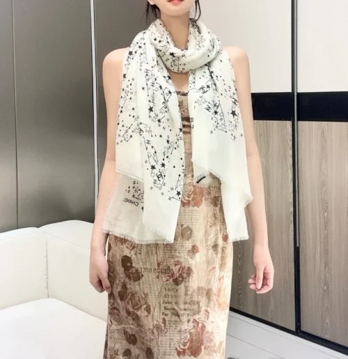 Chanel Fine 300-Count Ring Shawl for Autumn and Winter - Ref. SCCHANEL0243