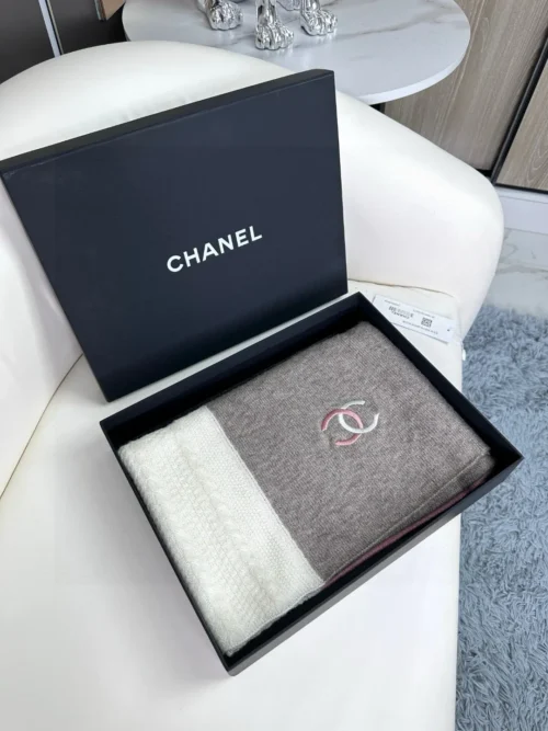 Chanel Cashmere Cable-Knit Scarf and Shoulder Wrap - Ref. SCCHANEL0244
