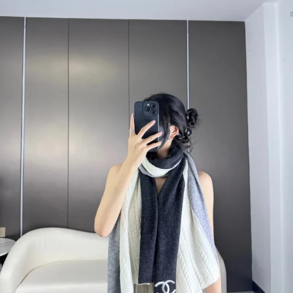 SCCHANEL0245-01 Chanel Cashmere Cable-Knit Scarf and Shoulder Wrap - Ref. SCCHANEL0245