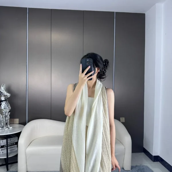 SCCHANEL0246-01 Chanel Cashmere Cable-Knit Scarf and Shoulder Wrap - Ref. SCCHANEL0246