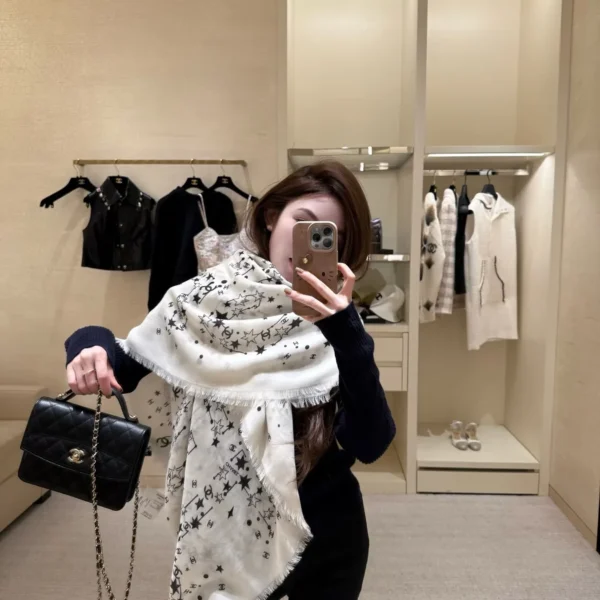 SCCHANEL0248-01 Chanel Fine 300-Count Ring Shawl for Autumn and Winter - Ref. SCCHANEL0248