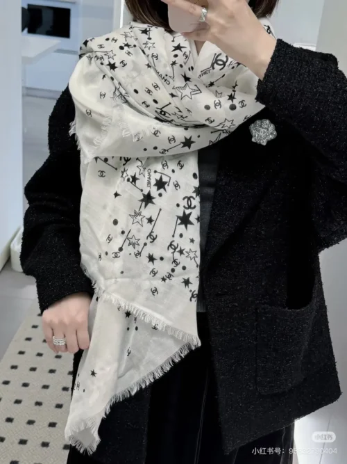 Chanel Fine 300-Count Ring Shawl for Autumn and Winter - Ref. SCCHANEL0248