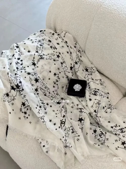 Chanel Fine 300-Count Ring Shawl for Autumn and Winter - Ref. SCCHANEL0248